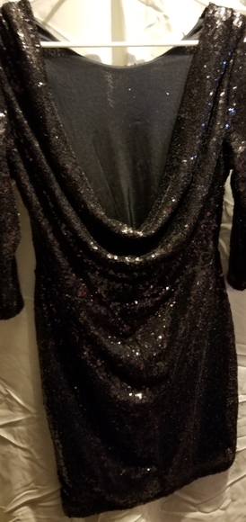 Size M swoop back sequin dress - Picture 2 of 2